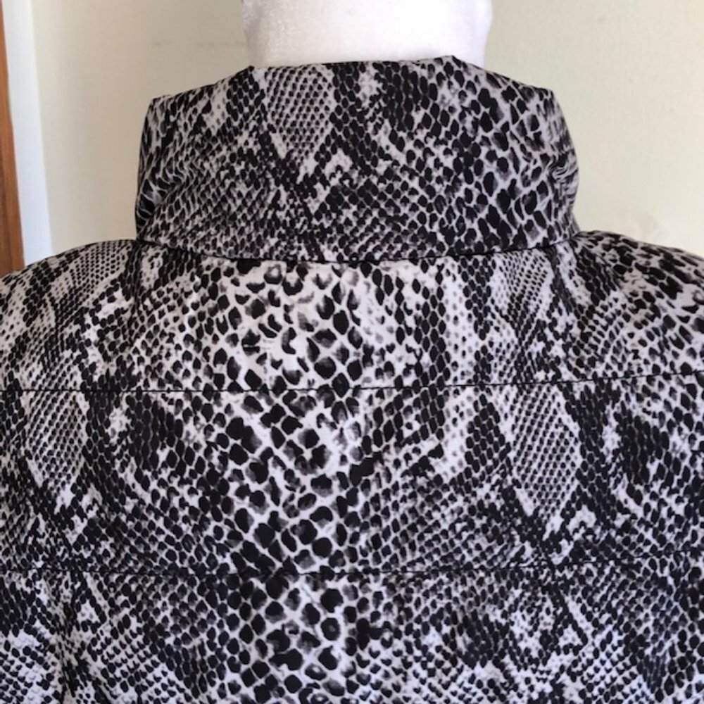 MICHAEL KORS Puffer Vest Black Gray White Snakeskin Print Medium - Picture 11 of 17